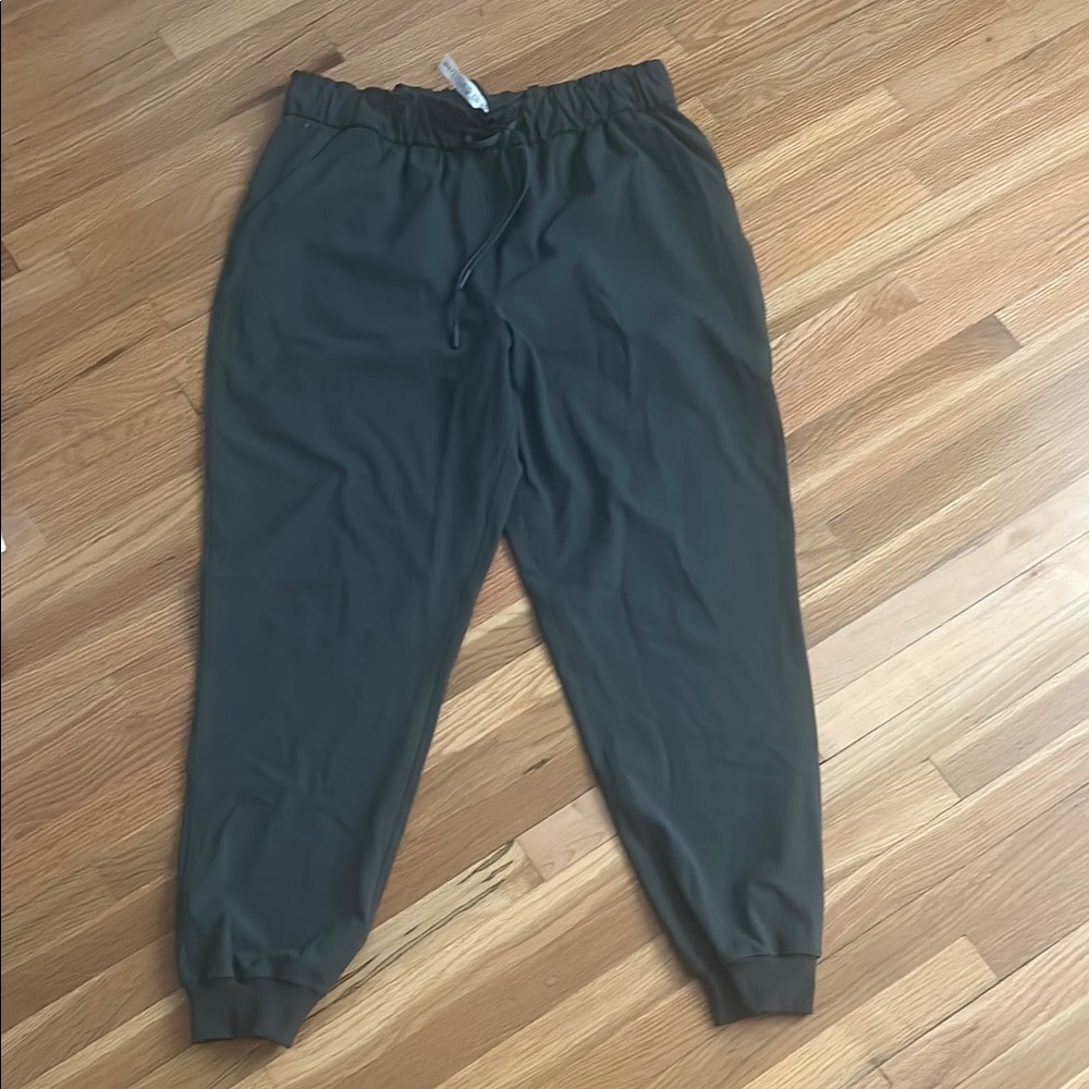 Women’s LuLu Black Jogger Pants